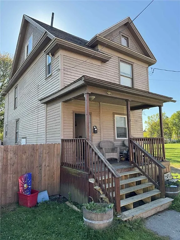 310 Sly St photo 1