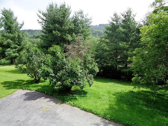 5th image of 176 Mount Vista Dr