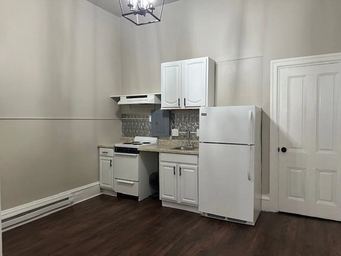 1st Floor Efficiency For Rent In Harrisburg School District. — Photo 3
