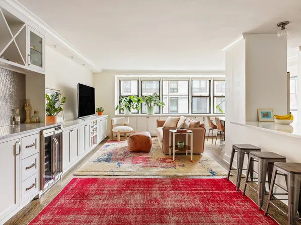 201 East 21st Street image 1 of 10