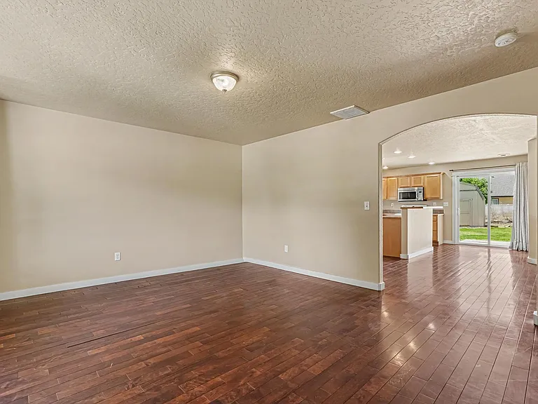 18327 Buckeye Pl — Photo 5