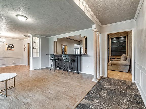 5th image of 10037 Henderson Dr