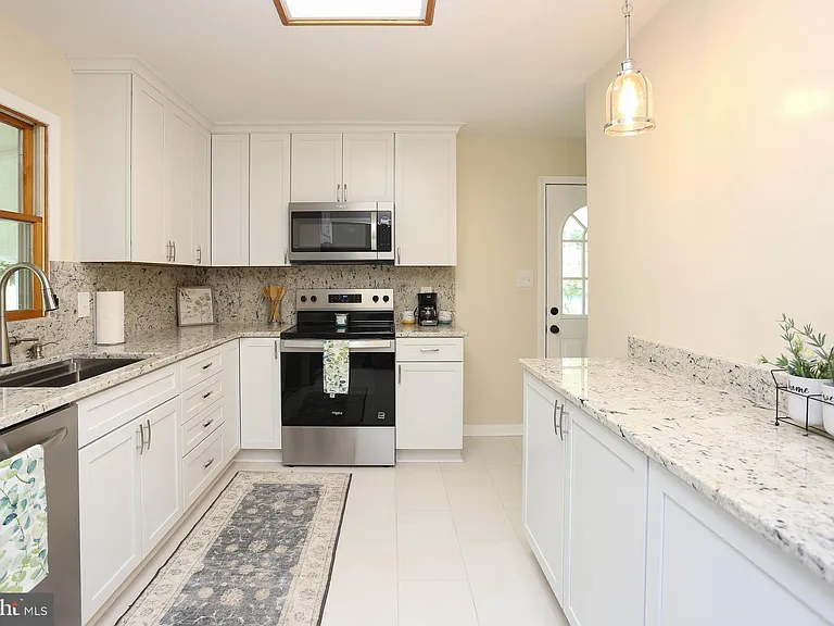 807 Danza Rd — Photo 7