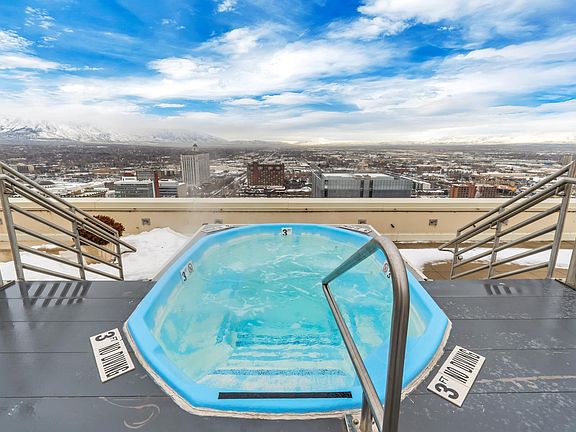 Roof Deck Hot tub