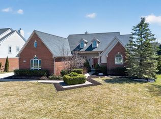 625 Southshore Dr, Oxford, MI 48371