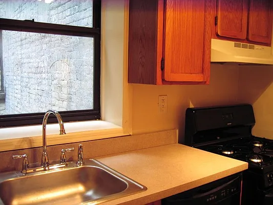 Rented by Manhattan Property Group | media 26