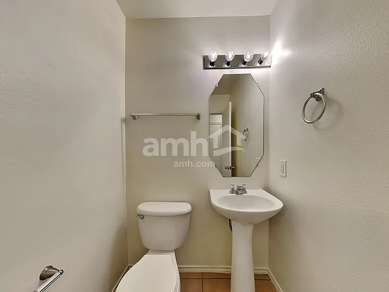 2204 Sumac Dr — Photo 9
