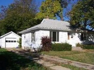 821 N Seminary Ave, Woodstock, IL 60098