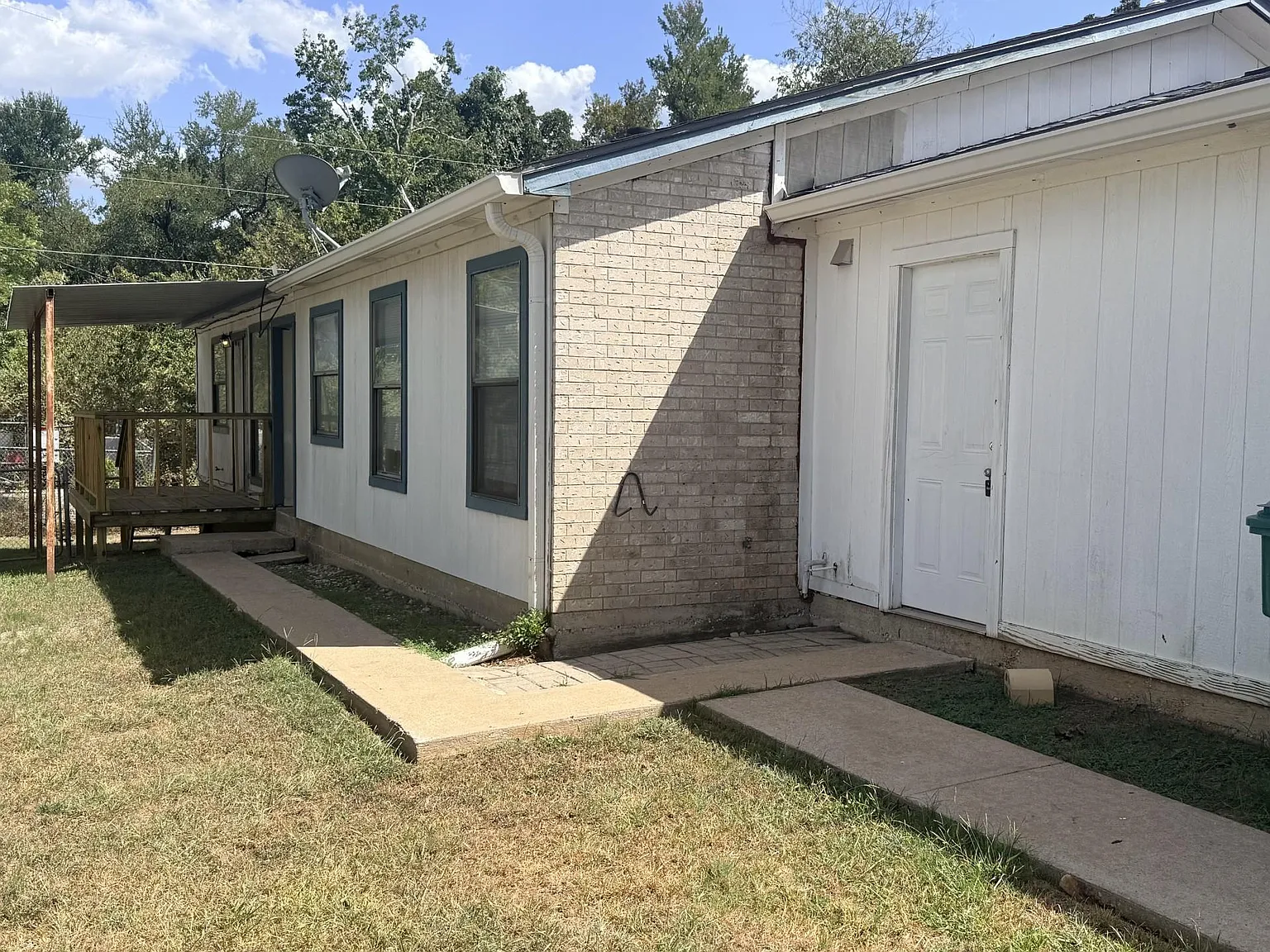 2 bed, 2.0 bath, 838 sqft, $1,360 — Photo 2