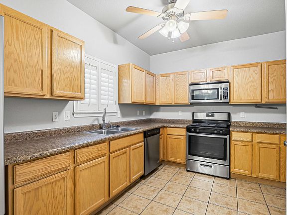 4th image of 3241 Perla Point Dr