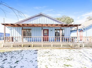 100 6th St #B, Mabank, TX 75147