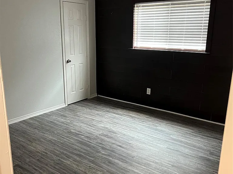 507 Hilltop Ln — Photo 5