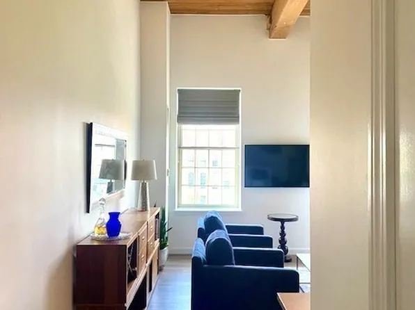 52 Lawrence Dr APT 601, Lowell, MA 01854