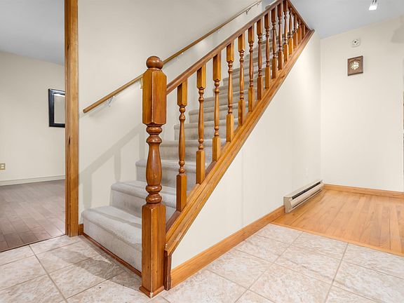 3rd image of 32 Kipawa Cres