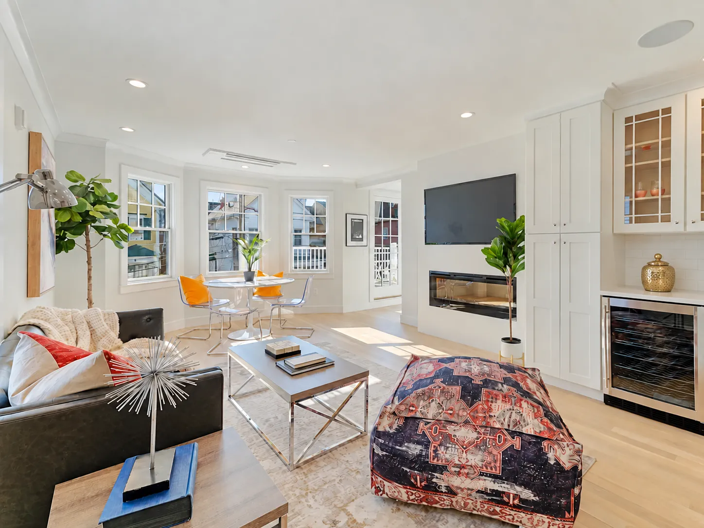 2 bed, 1107 sqft, $4,900 — Photo 1