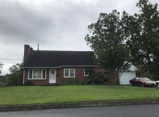 901 Park St, Waynesboro, PA 17268
