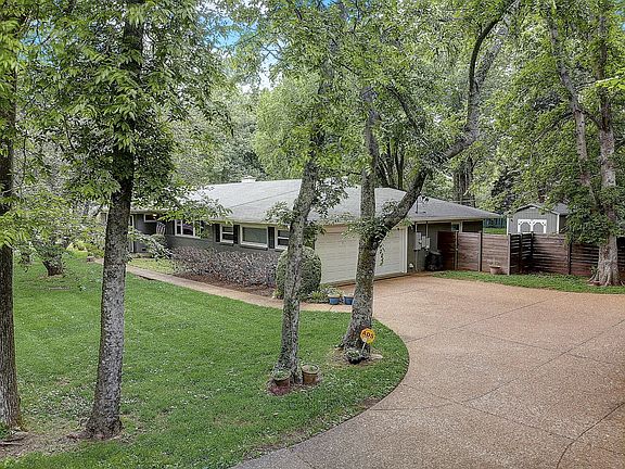 4th image of 808 Battery Ln