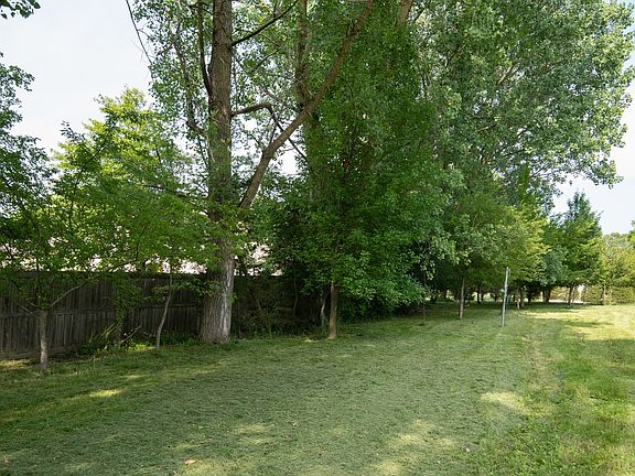 5th image of 2029 Churchill Ln