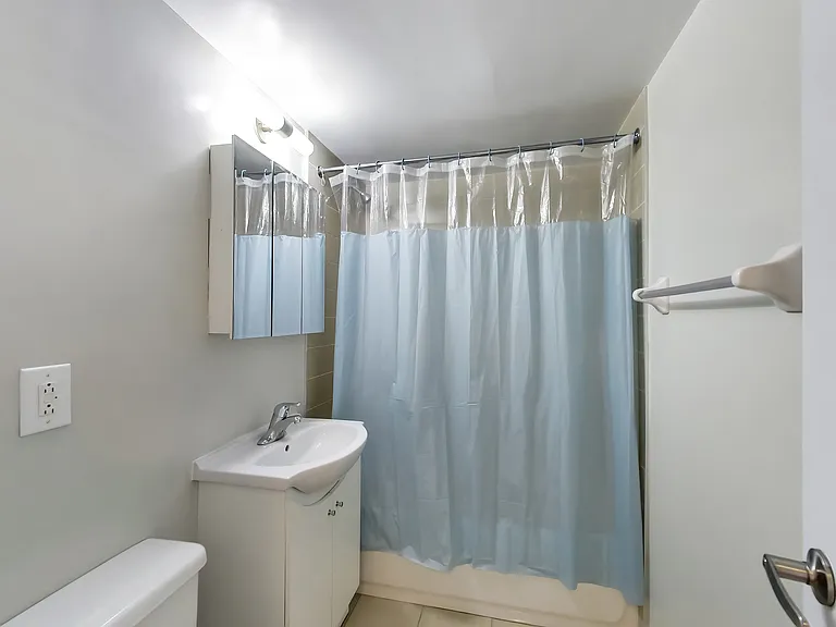 630 Roselawn Ave — Photo 17