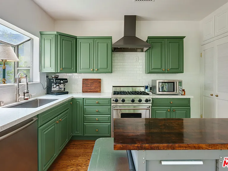 8998 Lloyd Pl — Photo 2