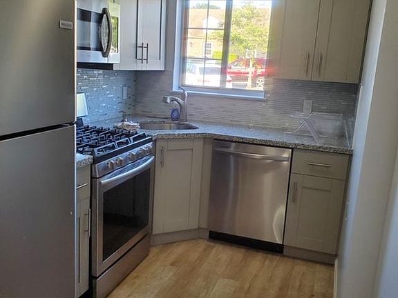 2nd image of 16A Franklin Ln Unit 1A