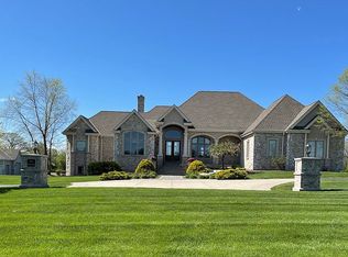 S24W33303 Sutton Ridge Ct, Dousman, WI 53118