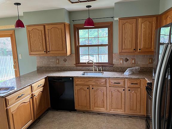 5th image of 4661 Forestdale Dr