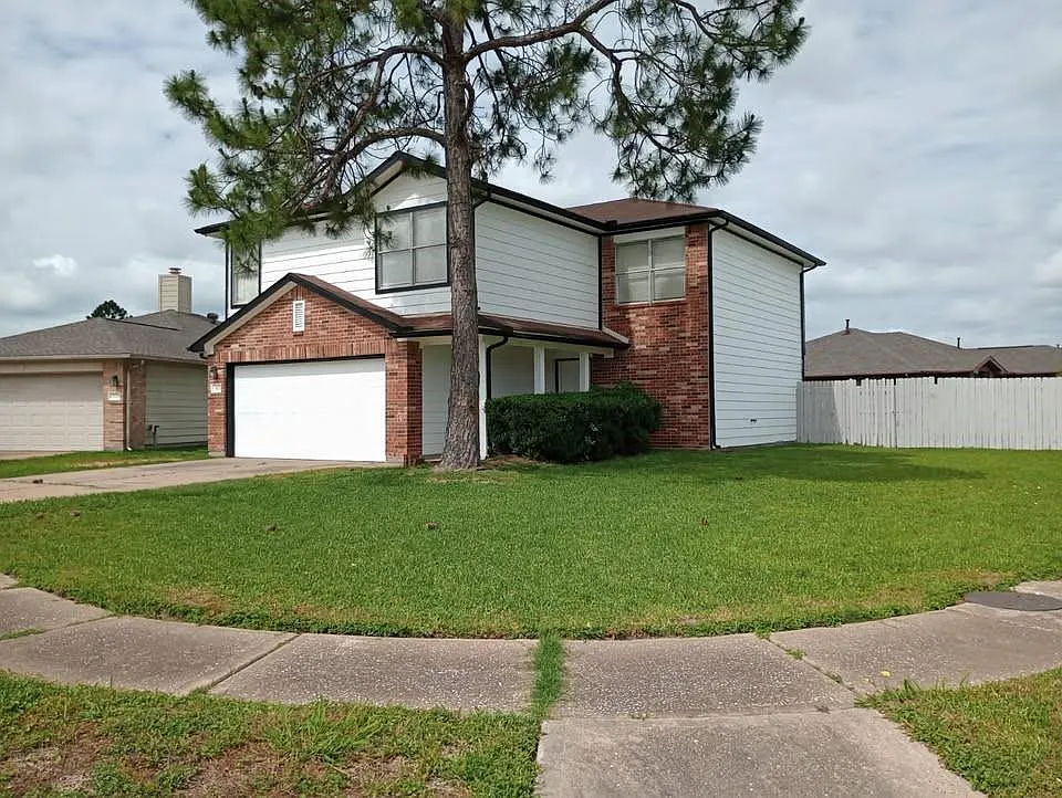 4 bed, 2.5 bath, 1952 sqft, $2,500 — Photo 2