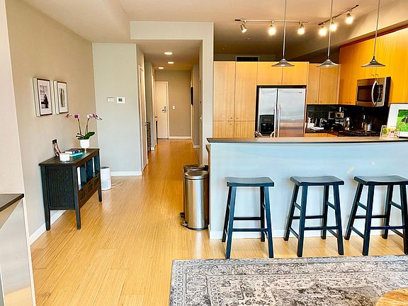 4th image of 17 W Mercer St APT 205