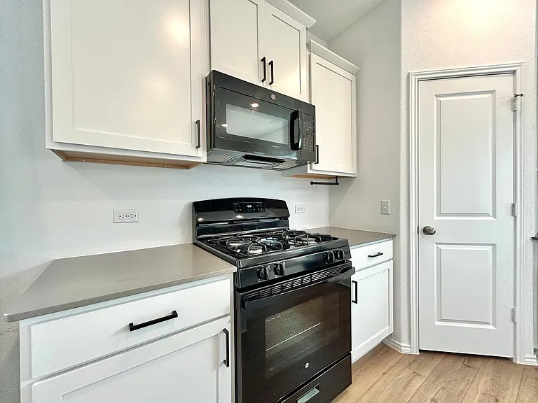 10412 Premier Park St — Photo 10