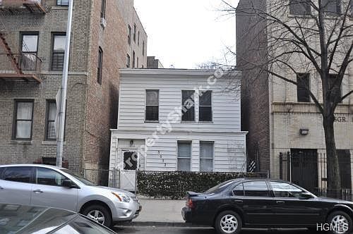 2nd image of 3052 Hull Ave