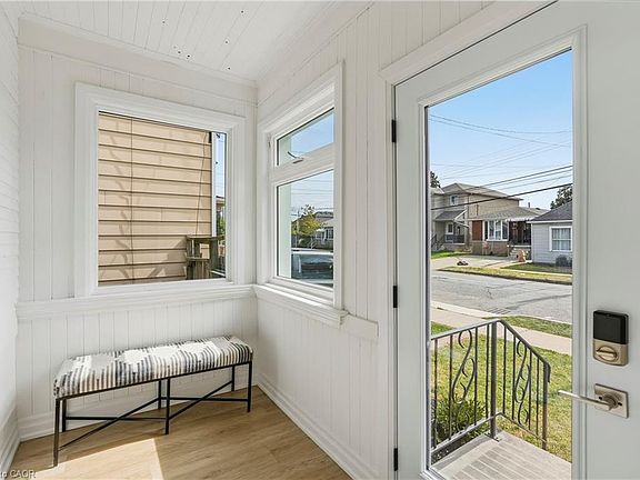 3rd image of 19 Vansitmart Ave