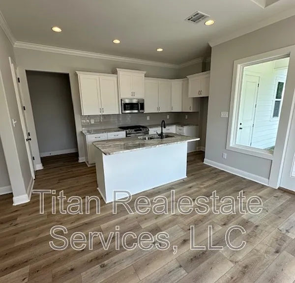 124 Jagged Grove Ln — Photo 3