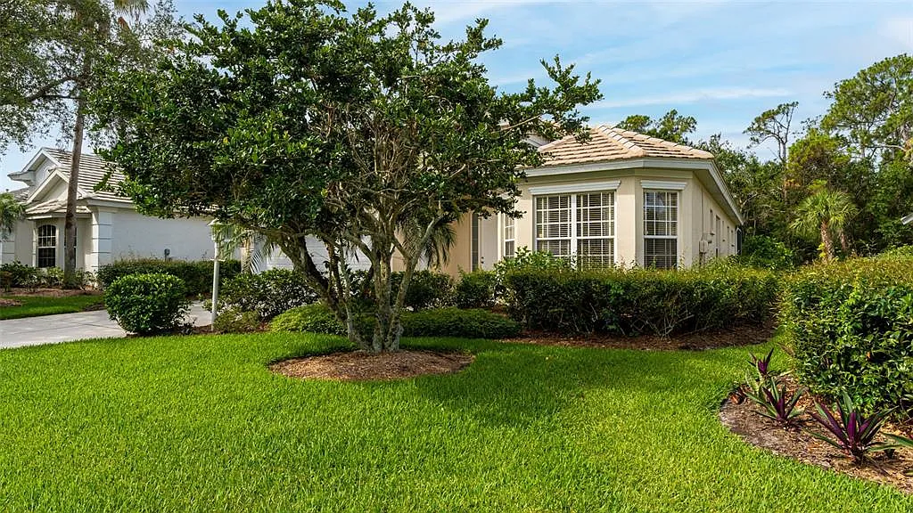 3 bed, 2.0 bath, 2044 sqft, $8,300 — Photo 2