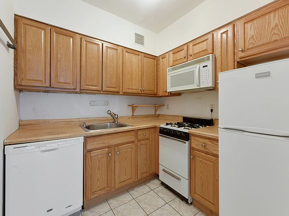 3rd image of 43 W 86th St APT 3A