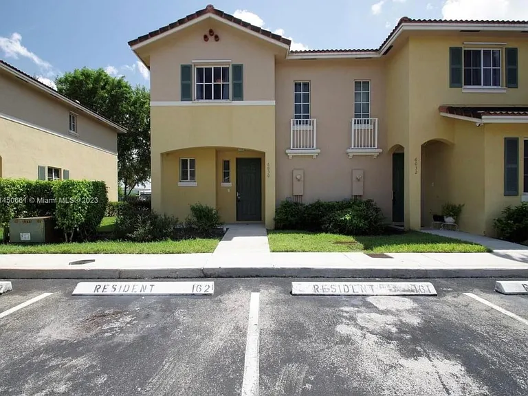 6030 SW 19th Pl — Photo 10