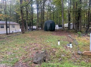 125 Mountain Glen Dr, Milford, PA 18337