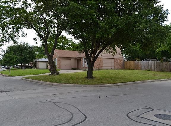 3rd image of 4600 China Rose Dr