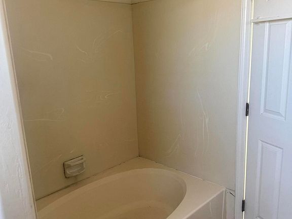 3rd image of 1422 E MINERAL Road