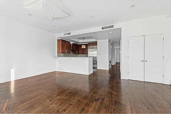 Sold by Brooklyn Bridge | media 3