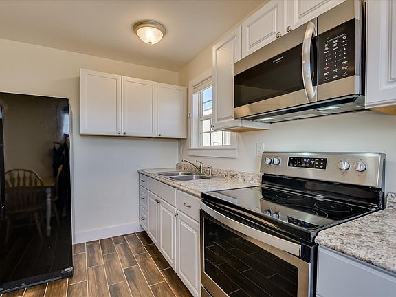 5th image of 207 Jewel St N