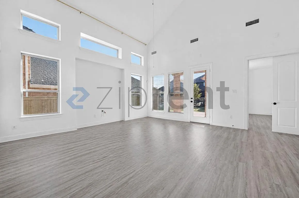 4 bed, 2800 sqft, $3,250 — Photo 3