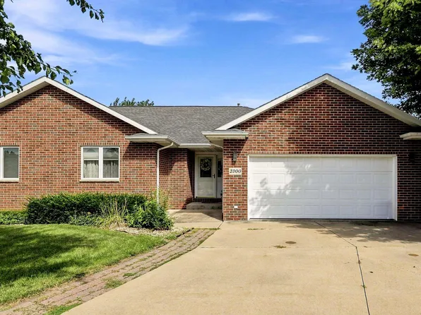 2300 Harvest View Dr, Dubuque, IA 52002