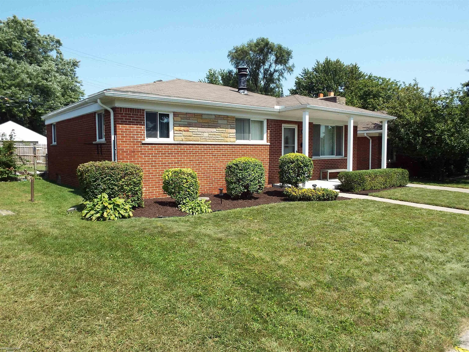 7221 Weingartz St photo 1