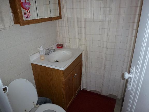 2nd image of 4855 N Wolcott Ave APT 2B