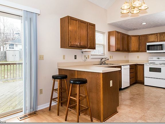 5th image of 8563 Cherie Dr E