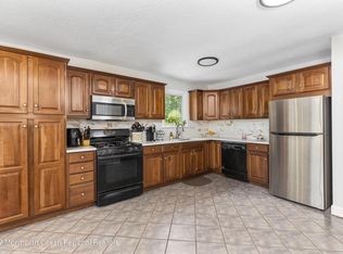 9 Pilgrim Ave, Tinton Falls, NJ