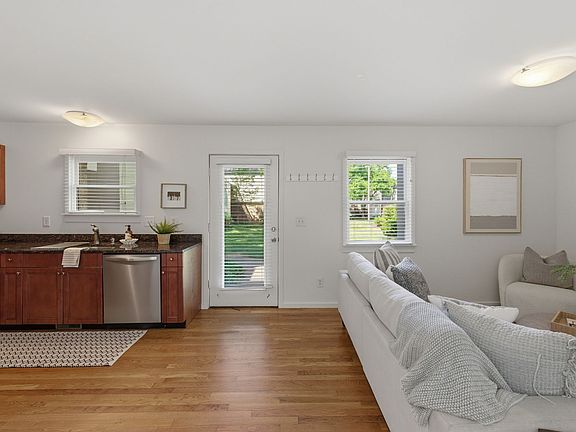 5th image of 940 Gale Ln APT 132