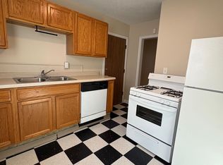 Hillside Court Apartments (305 N. 31st Ave.), Omaha, NE 68131
