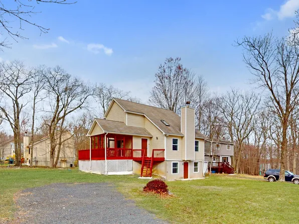 157 Westwood Dr, Dingmans Ferry, PA 18328